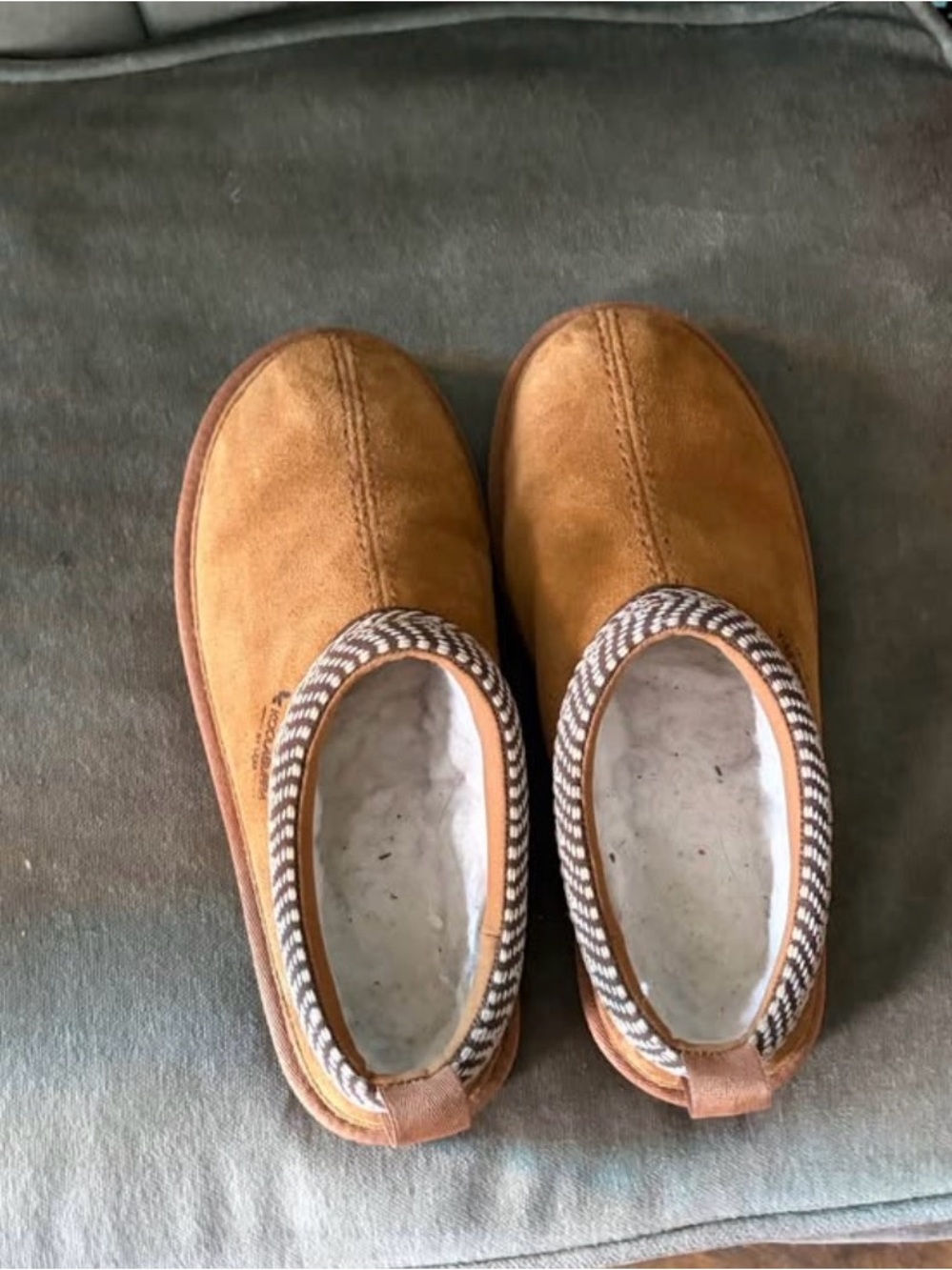Koolaburra Women's Tan Suede Slip-On Slippers with Patterned Collar